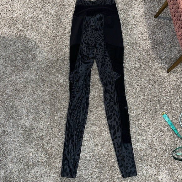 Lululemon Just Breathe Pant Animal Swirl Deep Coal Light/ Black SEE MEASUREMENTS - Picture 7 of 13